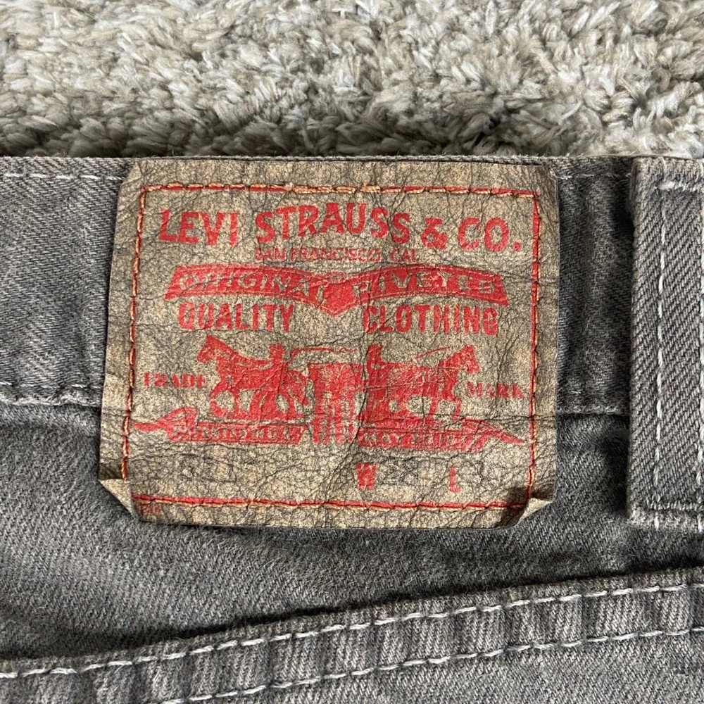 Levis measurements waist